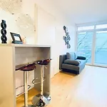 Lovely 2Br And 1Lr Apt, Up To 10P, Very Central