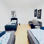 Lovely 2Br And 1Lr Apt, Up To 10P, Very Central