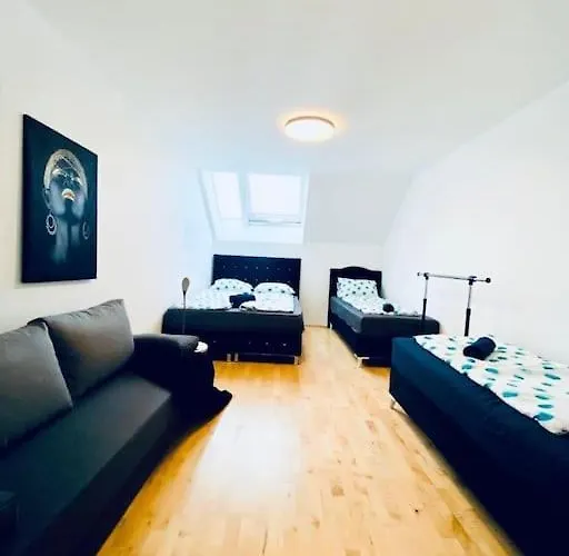 Lovely 2Br And 1Lr Apt, Up To 10P, Very Central
