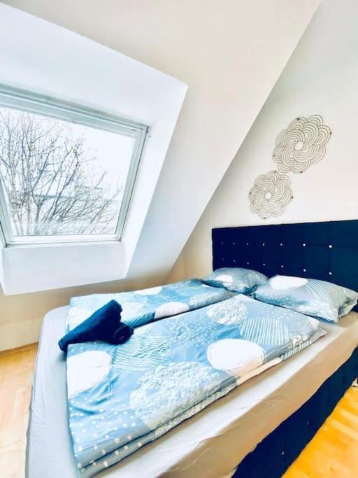Lovely 2br And 1lr Apt, Up To 10p, Very Central Apartment