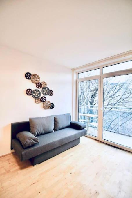 Lovely 2br And 1lr Apt, Up To 10p, Very Central Apartment