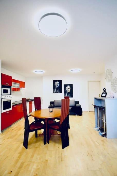 Lovely 2br And 1lr Apt, Up To 10p, Very Central * Wien