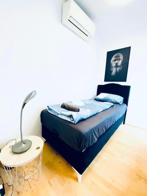 Lovely 2br And 1lr Apt, Up To 10p, Very Central Apartment
