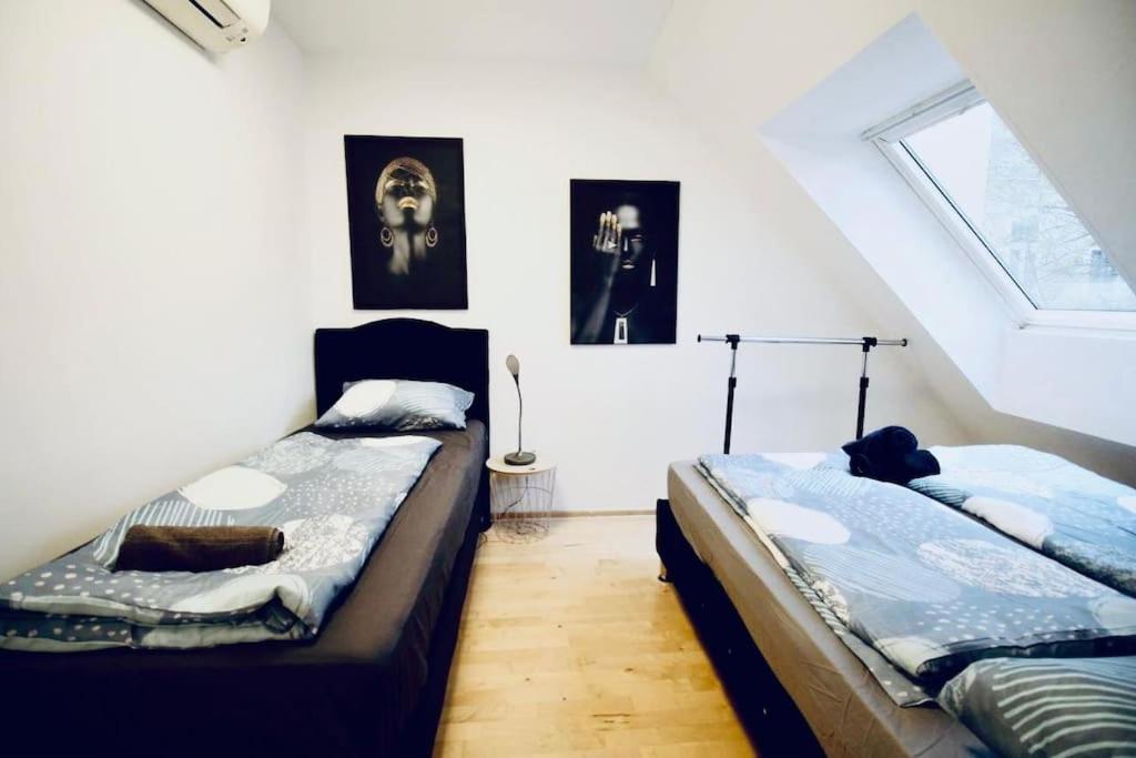 Lovely 2br And 1lr Apt, Up To 10p, Very Central