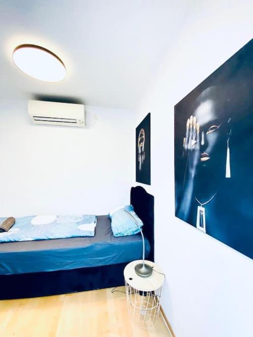 Lovely 2br And 1lr Apt, Up To 10p, Very Central *